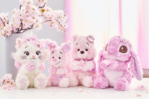 「ディズニーストア」桜色アイテムが登場！　プーさんやベイマックスの描き起こしアートを使用